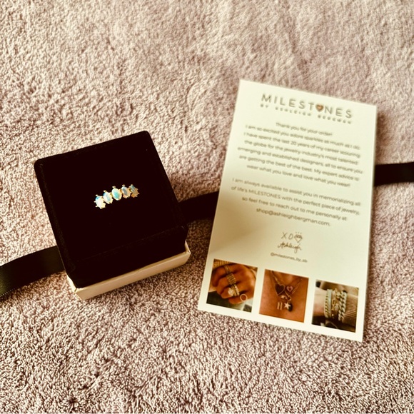 Charlie and Marcelle 14k yellow gold opal ring, size 7 - Picture 6 of 11